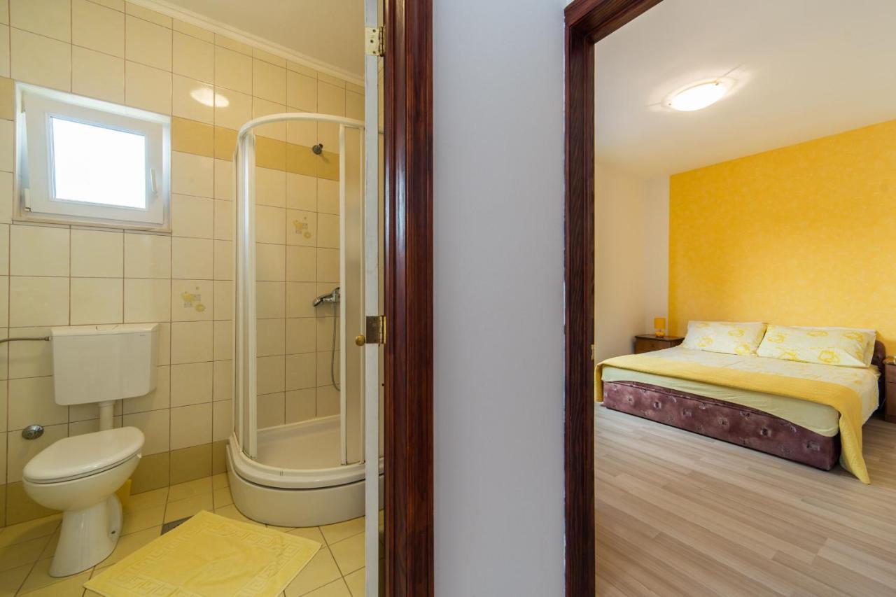 Apartments By The Sea Brist, Makarska - 11078 Exterior foto