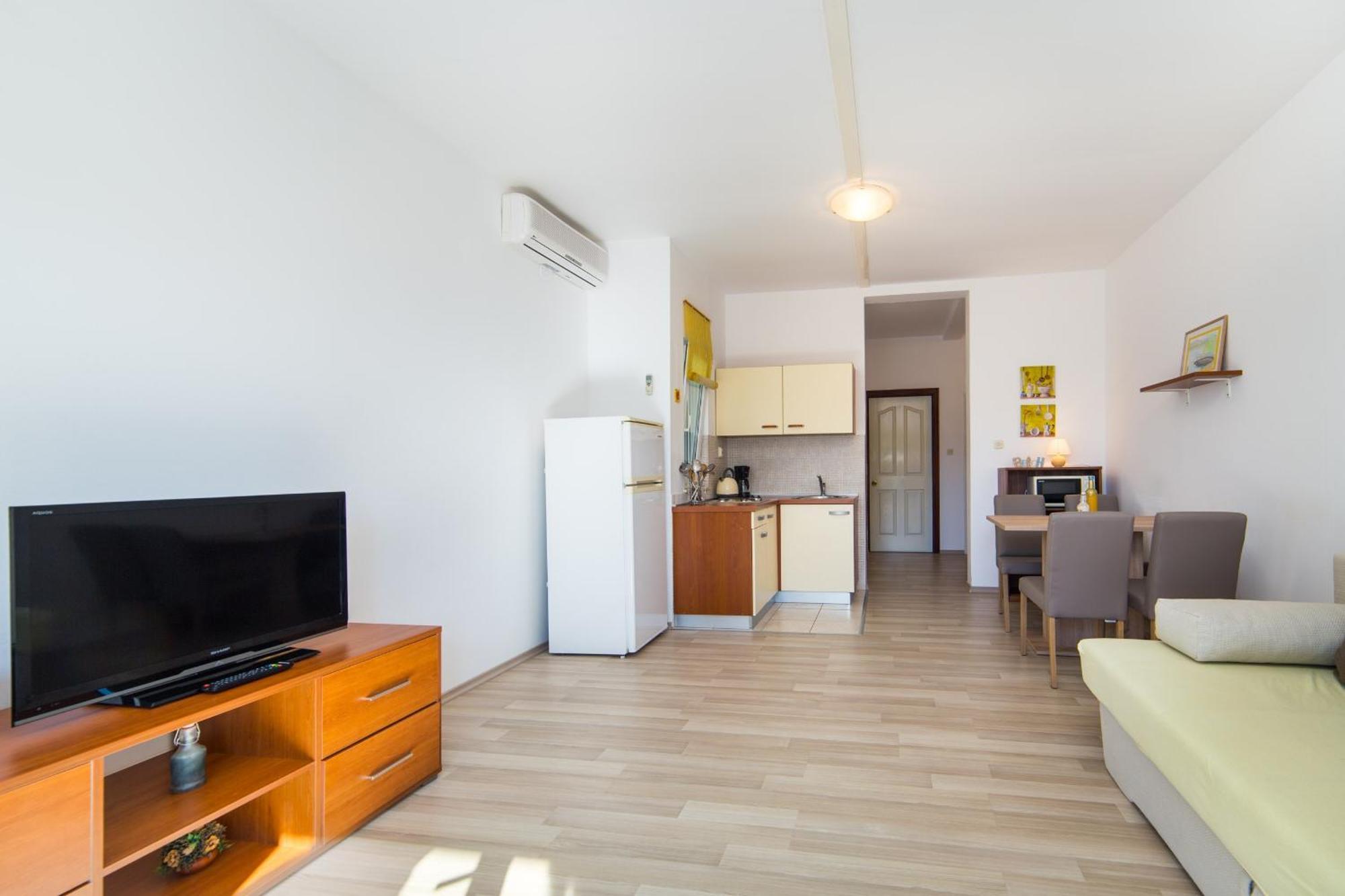Apartments By The Sea Brist, Makarska - 11078 Habitación foto