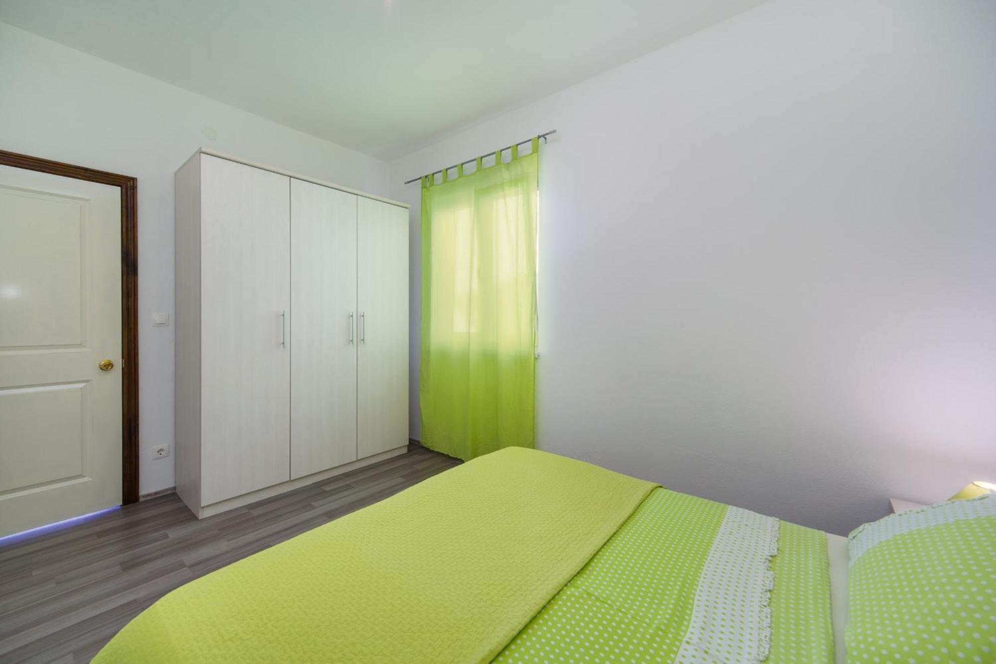 Apartments By The Sea Brist, Makarska - 11078 Habitación foto